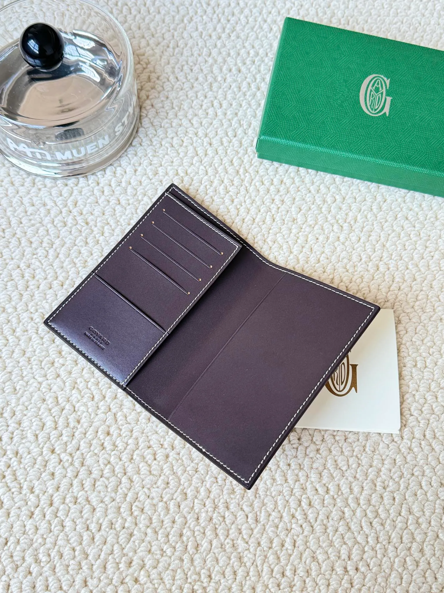💰120 Goyard Passport Holder Goyardine Canvas & Vauzelles Calfskin No.: 804 Eleven colors. The country is open. The first choice for overseas travel. Multiple colors available. Can be used as a couple. It’s yyds to give as a gift for your own use! A super convenient passport holder with four card slots + two compartments for traveling. Small and portable, good-looking. Material: goyarine canvas and Vauzelles calfskin. Size: 14✖️10✖️1.5cm