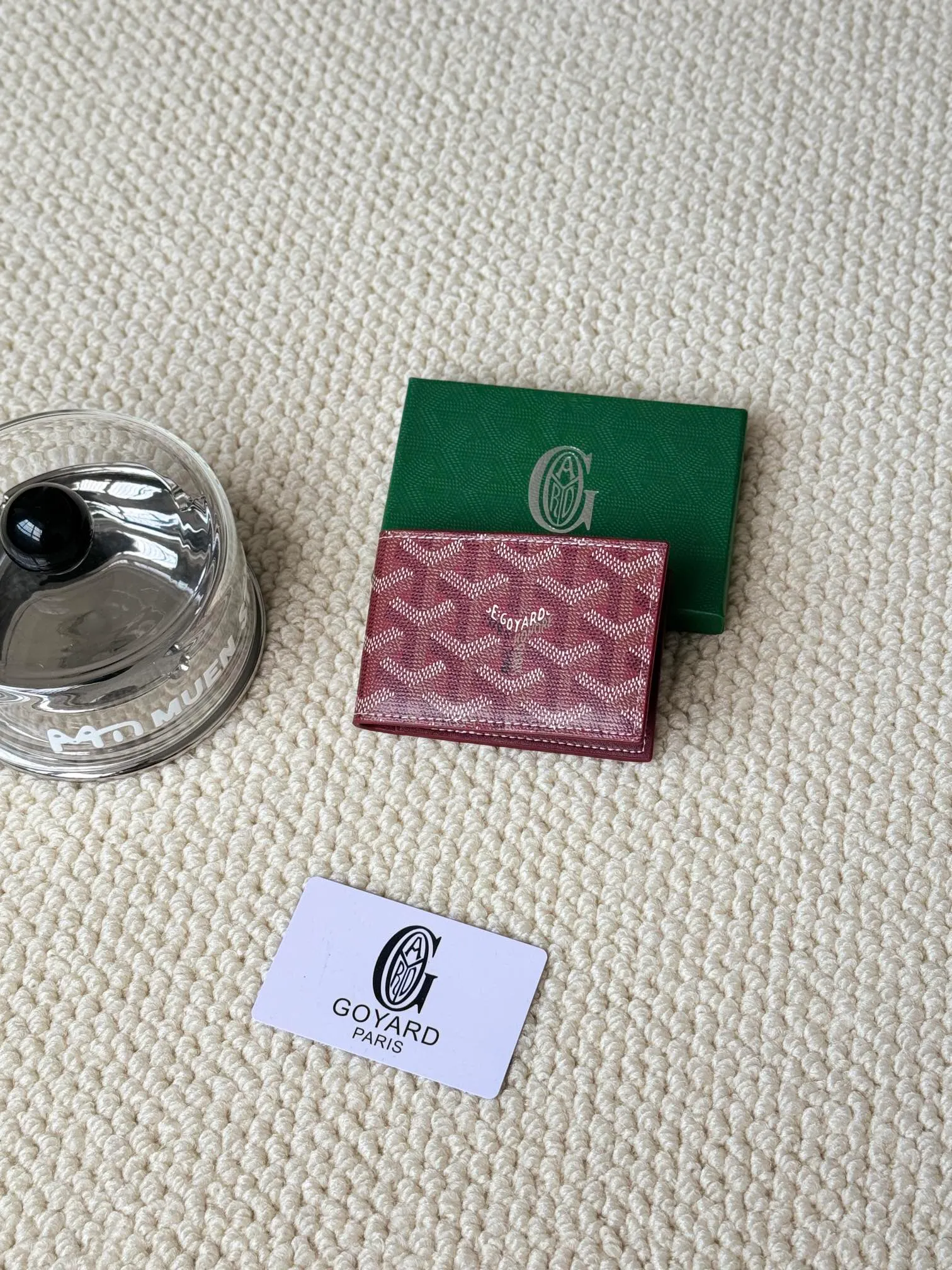 💰100Insert Victoire Card Holder can not only be used on its own, but also fits into the Victoire Wallet to add more card storage space. Goyardine canvas & Vauzelles calfskin Style number: 9638 Size: 7.1 cmx0.5 cmx10 cm