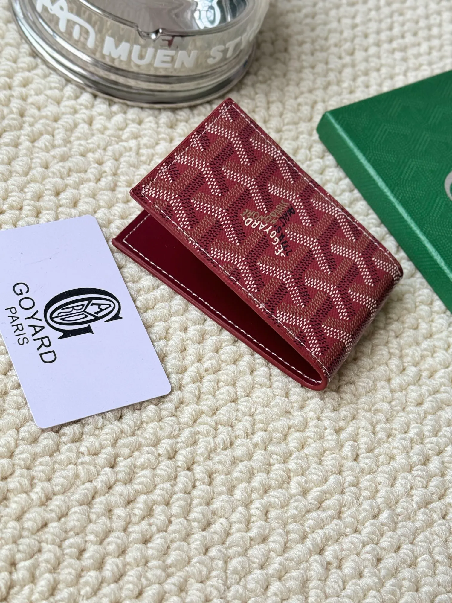 💰100Insert Victoire Card Holder can not only be used on its own, but also fits into the Victoire Wallet to add more card storage space. Goyardine canvas & Vauzelles calfskin Style number: 9638 Size: 7.1 cmx0.5 cmx10 cm