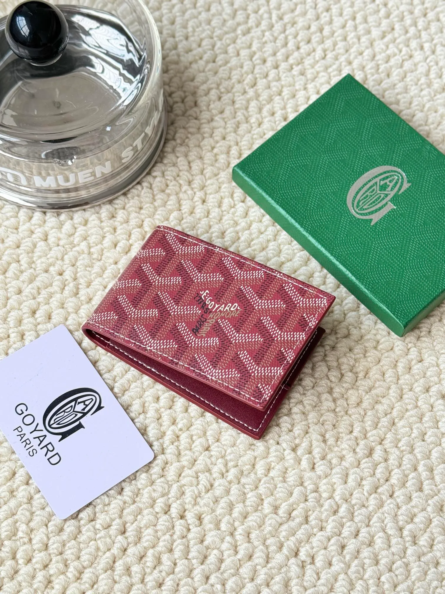 💰100Insert Victoire Card Holder can not only be used on its own, but also fits into the Victoire Wallet to add more card storage space. Goyardine canvas & Vauzelles calfskin Style number: 9638 Size: 7.1 cmx0.5 cmx10 cm