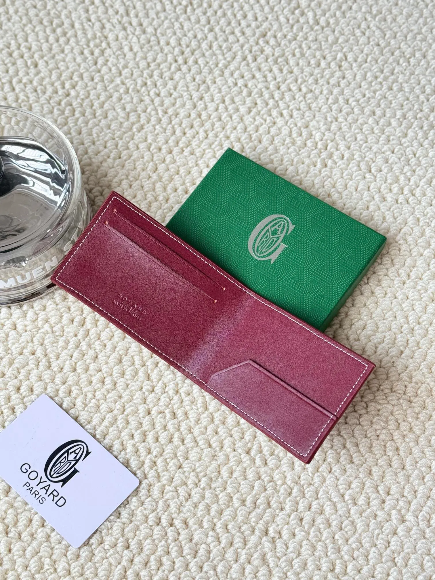 💰100Insert Victoire Card Holder can not only be used on its own, but also fits into the Victoire Wallet to add more card storage space. Goyardine canvas & Vauzelles calfskin Style number: 9638 Size: 7.1 cmx0.5 cmx10 cm