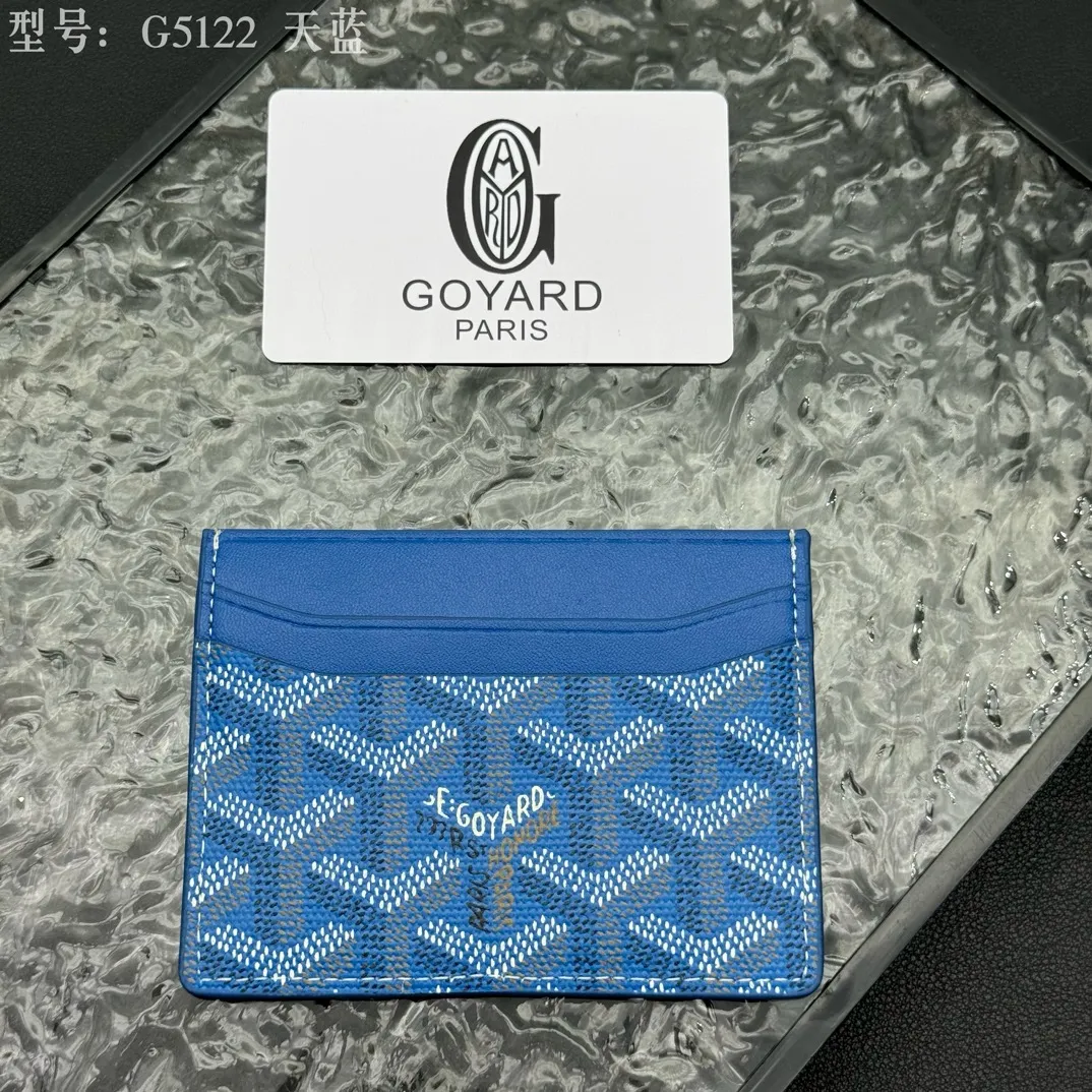 💰90 💎The top-quality original GOYARD Saint-Sulpice card holder has a small and compact design, and its central pocket can store cards, IDs or folded banknotes. The compact design fits nicely in a jacket or pants pocket. Model; G5122 Size: 7*10.5*0.2cm