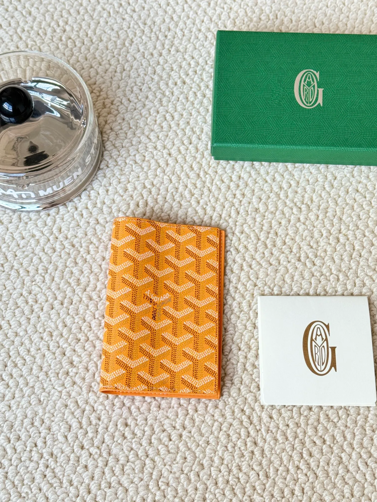 💰120 Goyard Passport Holder Goyardine Canvas & Vauzelles Calfskin No.: 804 Eleven colors. The country is open. The first choice for overseas travel. Multiple colors available. Can be used as a couple. It’s yyds to give as a gift for your own use! A super convenient passport holder with four card slots + two compartments for traveling. Small and portable, good-looking. Material: goyarine canvas and Vauzelles calfskin. Size: 14✖️10✖️1.5cm