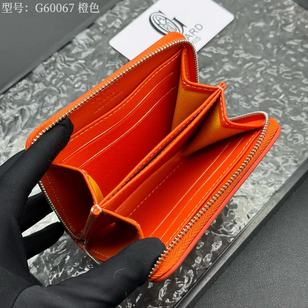 💰130 💎Top original 𝐠𝐨𝐲𝐚𝐫𝐝 Hot style 💕 Goya wallet short Matignon Mini coin purse with full zipper closure design. Its central compartment holds coins, while its interior patch pocket holds cards or small IDs. Style number: G60067 Size: 10.4*7.5*1.8cm