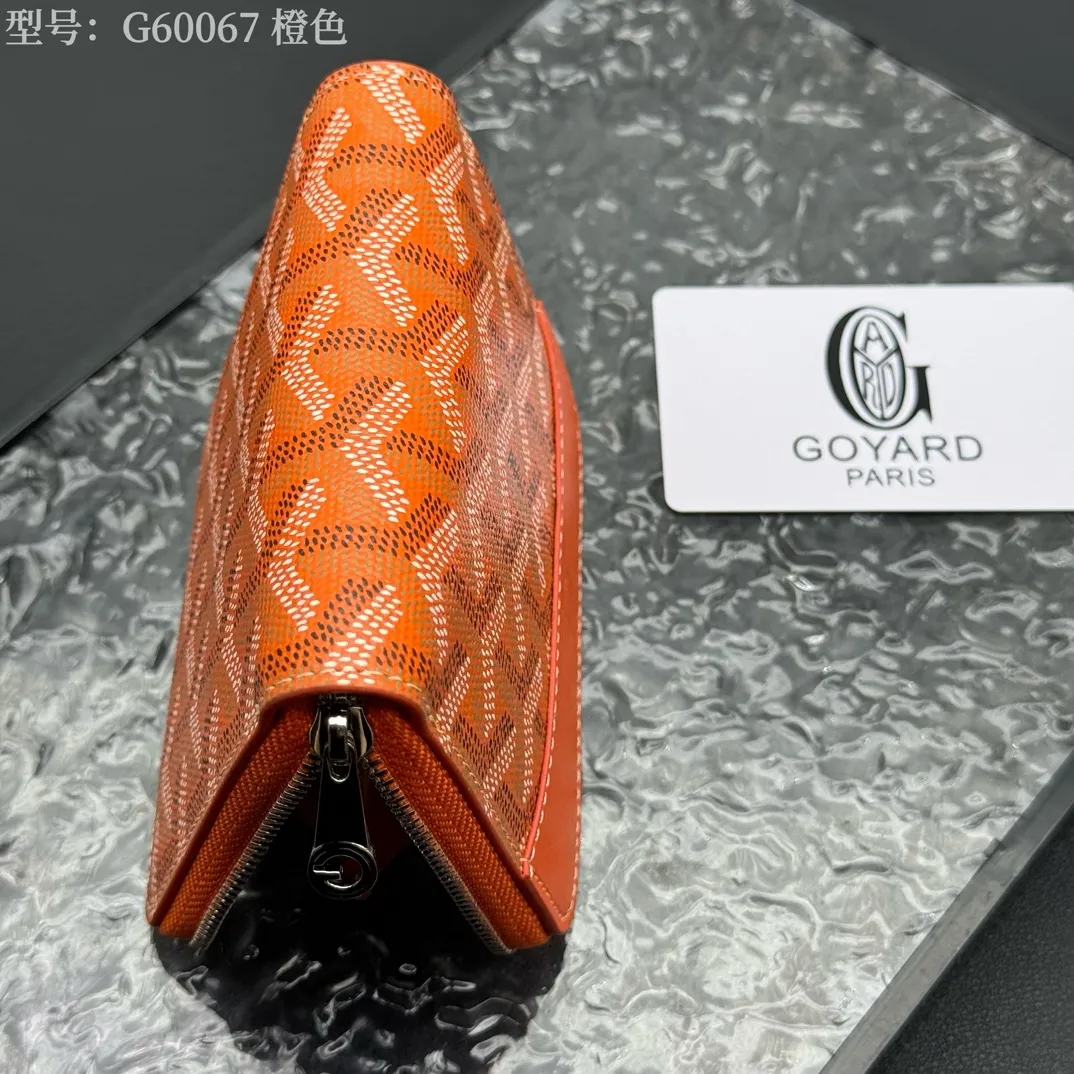 💰130 💎Top original 𝐠𝐨𝐲𝐚𝐫𝐝 Hot style 💕 Goya wallet short Matignon Mini coin purse with full zipper closure design. Its central compartment holds coins, while its interior patch pocket holds cards or small IDs. Style number: G60067 Size: 10.4*7.5*1.8cm