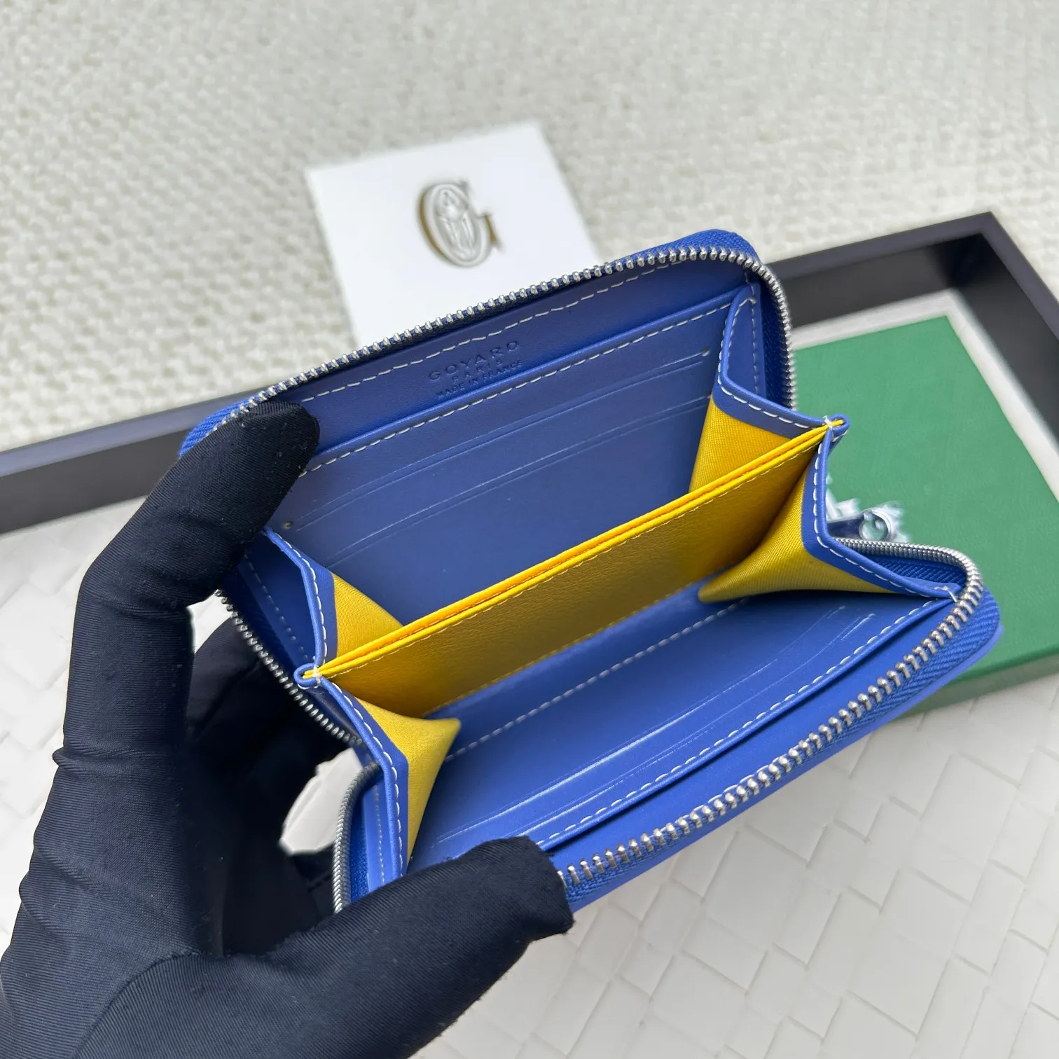 💰140 GOYARD Matignon Mini coin purse features a full zipper closure. Its central compartment holds coins, while its interior patch pocket holds cards or small IDs. No.: 805 Size: 10.4*7.5*1.8cm