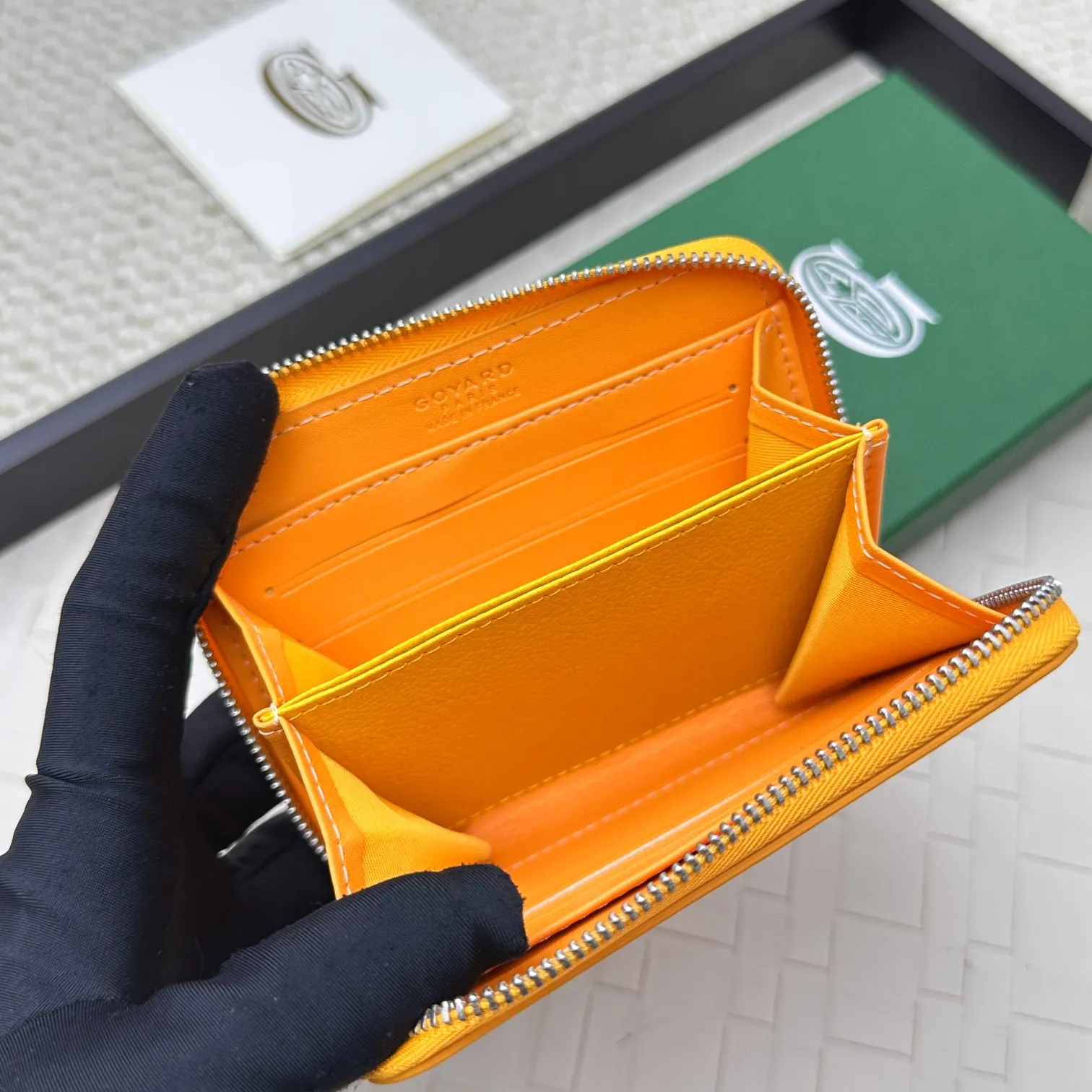 💰140 GOYARD Matignon Mini coin purse features a full zipper closure. Its central compartment holds coins, while its interior patch pocket holds cards or small IDs. No.: 805 Size: 10.4*7.5*1.8cm