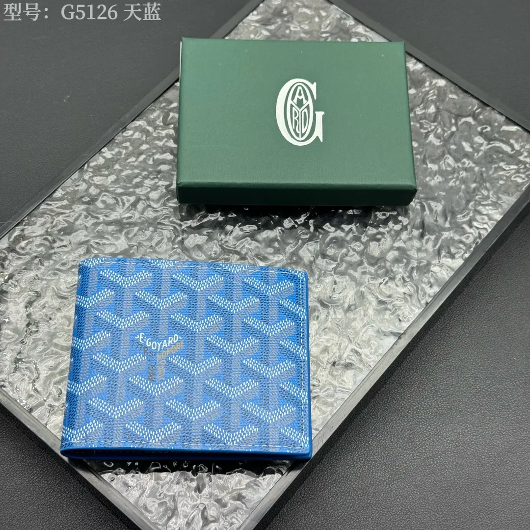 💰110 💎Upgraded original version 𝐠𝐨𝐲𝐚𝐫𝐝 Hot style ❤️Goyard short wallet, Goyard 8-slot card slot wallet, the texture is perfect and can hold about 8-10 cards, it can hold cash, it is thin and does not stand up, it is classic, practical and attractive! If you want to create a short clip with a feeling that is different from others and has a deep taste, it must be him! size: 11*9 (cm) model: G5126