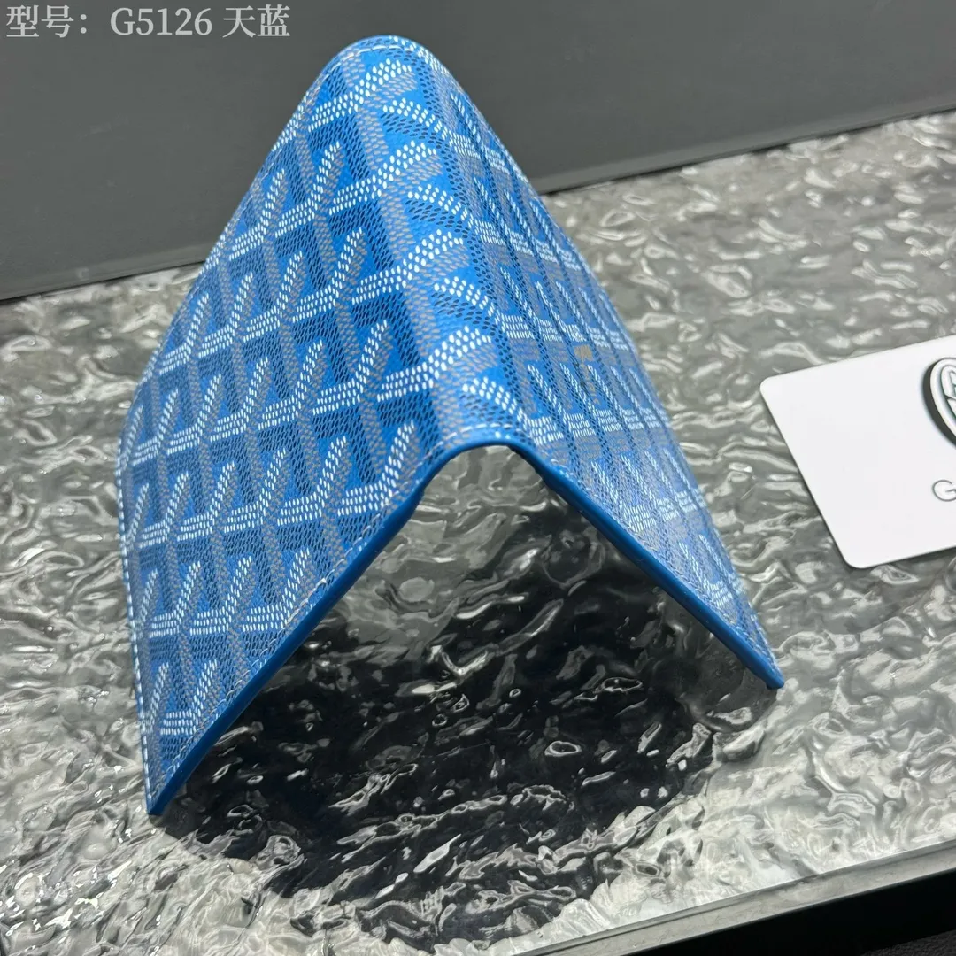 💰110 💎Upgraded original version 𝐠𝐨𝐲𝐚𝐫𝐝 Hot style ❤️Goyard short wallet, Goyard 8-slot card slot wallet, the texture is perfect and can hold about 8-10 cards, it can hold cash, it is thin and does not stand up, it is classic, practical and attractive! If you want to create a short clip with a feeling that is different from others and has a deep taste, it must be him! size: 11*9 (cm) model: G5126
