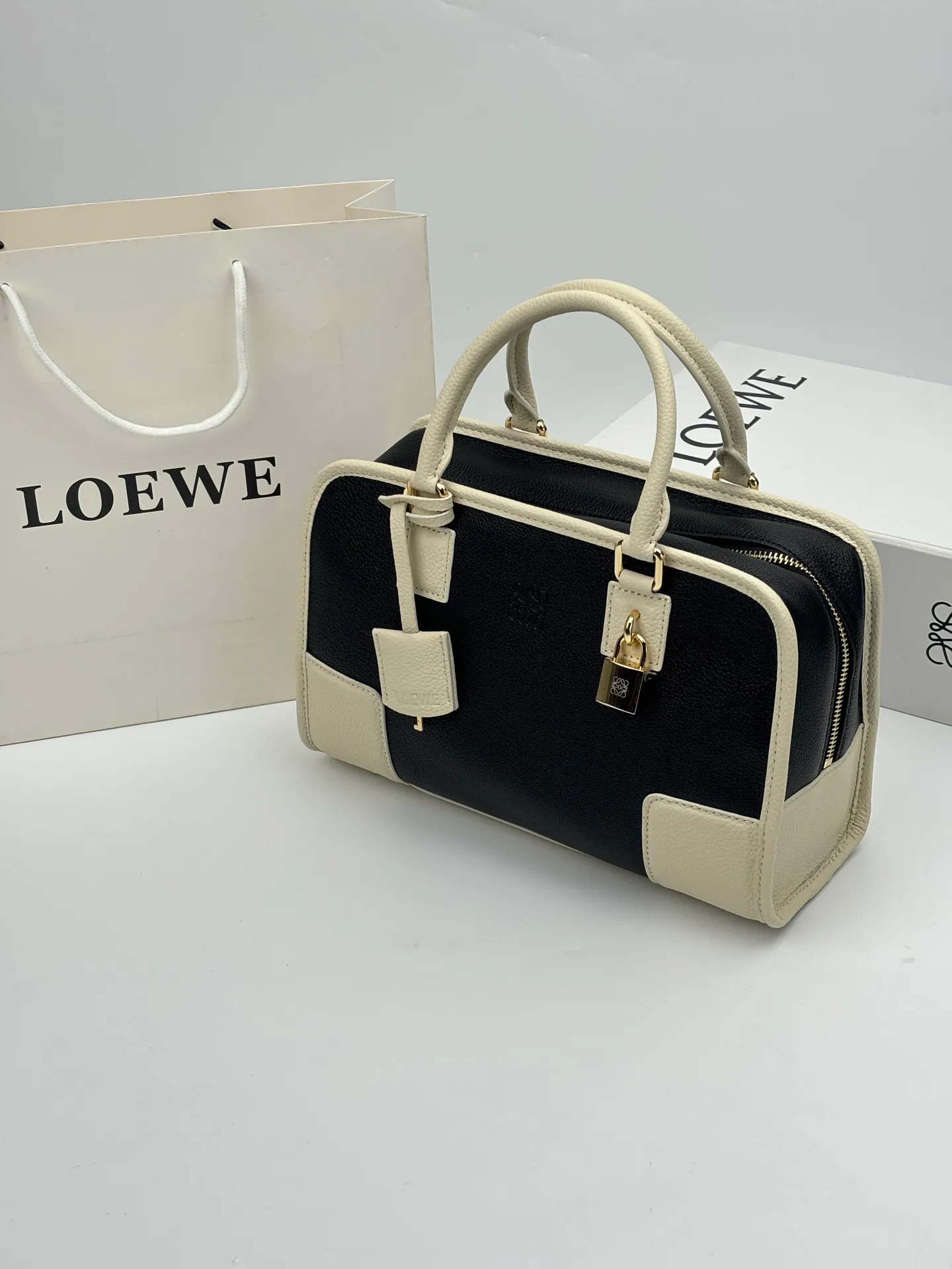 All categories Official website "Brand Women's Bags" Women's Bags 💙 Loewe 2026 new LOEWE crossbody bag