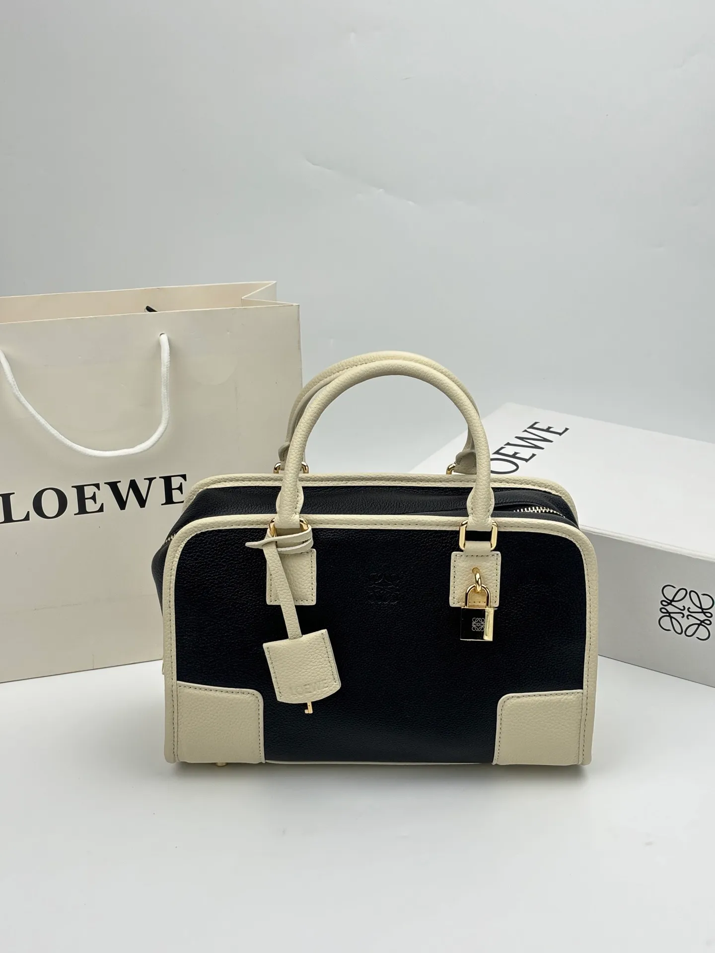 All categories Official website "Brand Women's Bags" Women's Bags 💙 Loewe 2026 new LOEWE crossbody bag