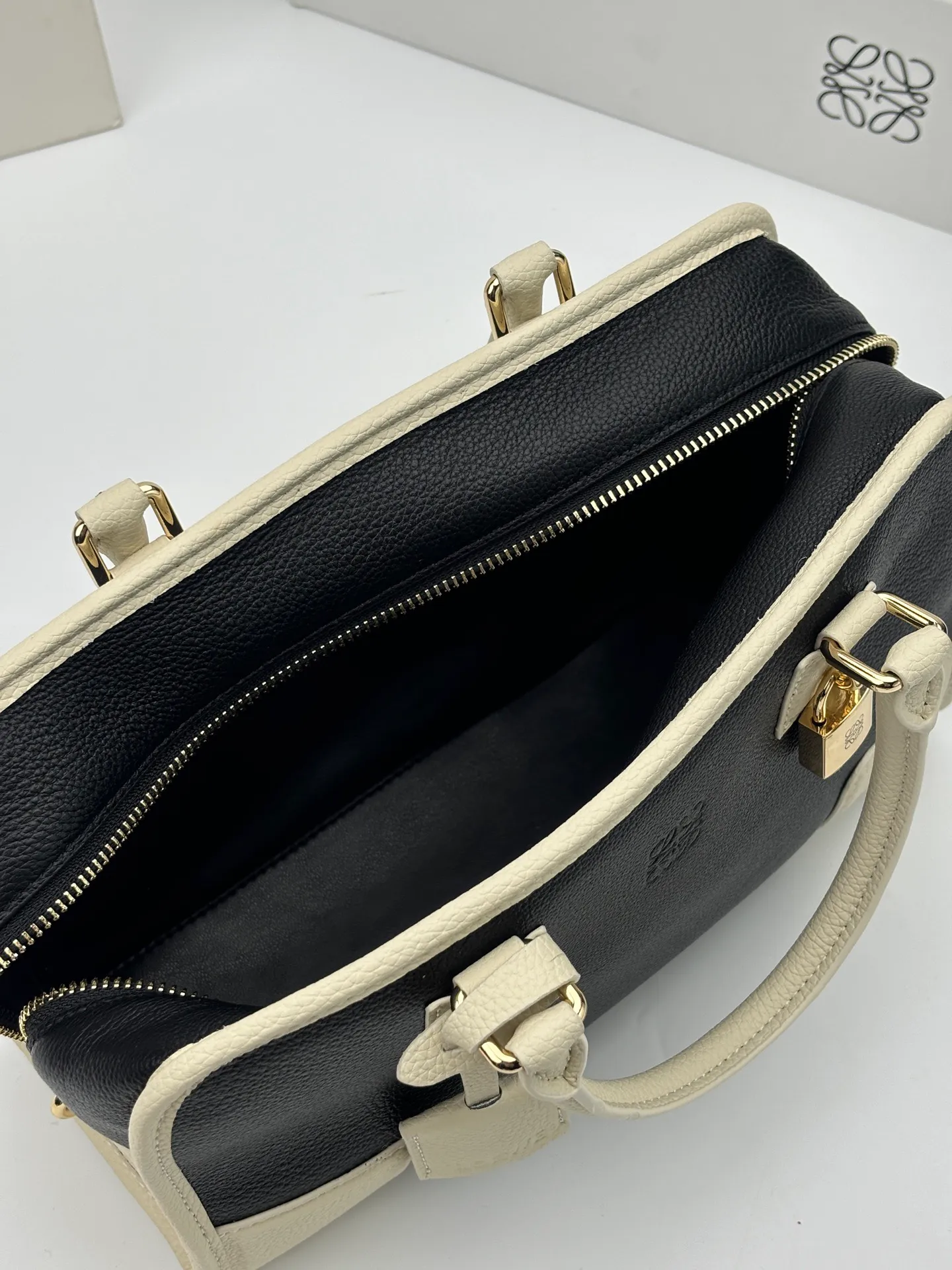 All categories Official website "Brand Women's Bags" Women's Bags 💙 Loewe 2026 new LOEWE crossbody bag