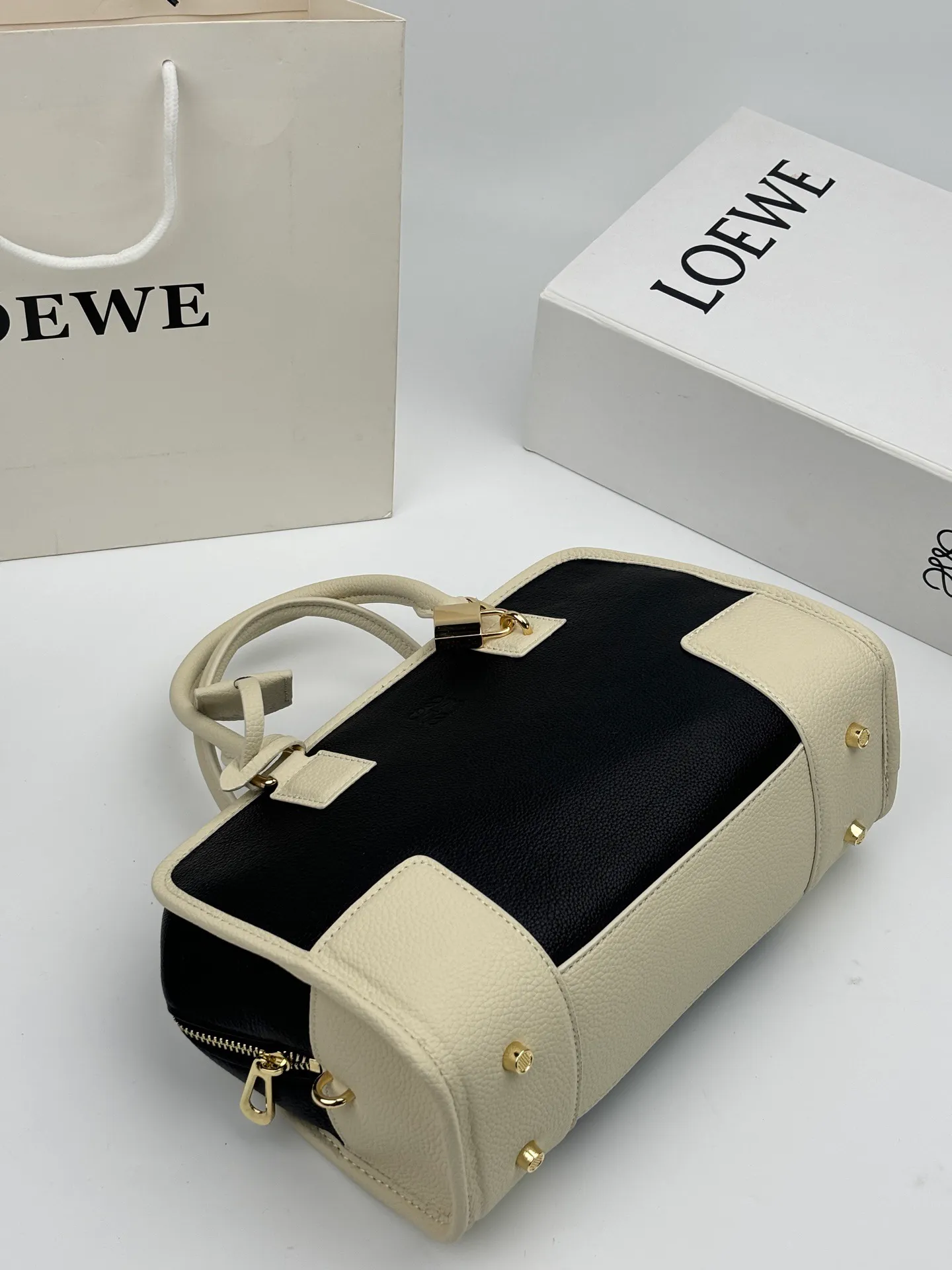 All categories Official website "Brand Women's Bags" Women's Bags 💙 Loewe 2026 new LOEWE crossbody bag