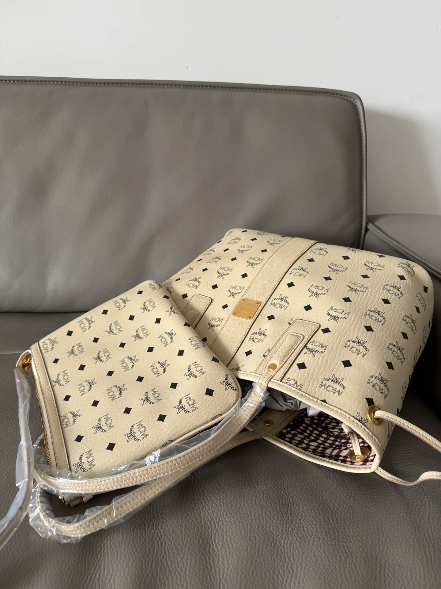 All Categories MCM Women’s Bags and Wallets MCM 65007