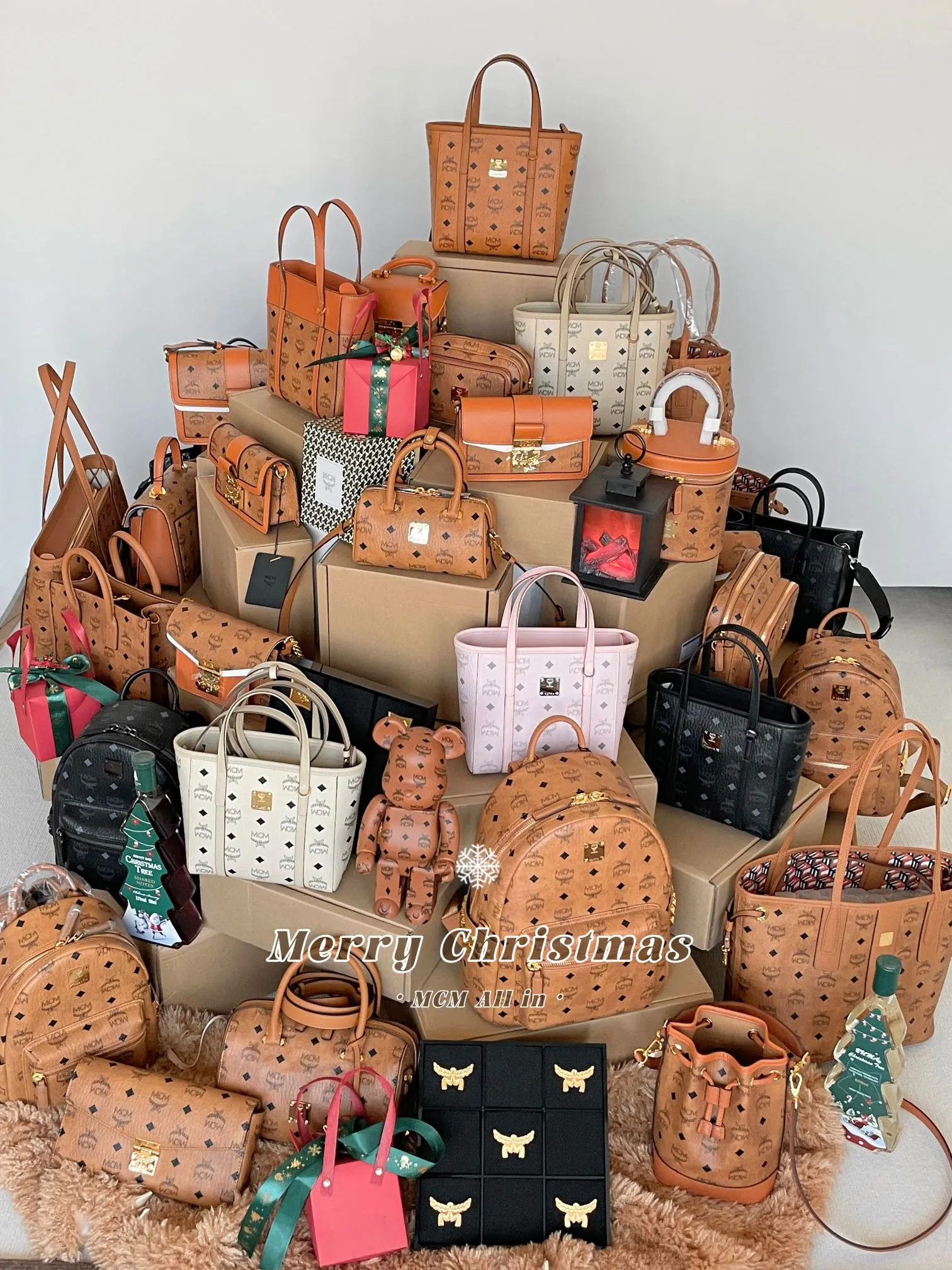 All Categories MCM Women's Bags Wallets MCM Collection