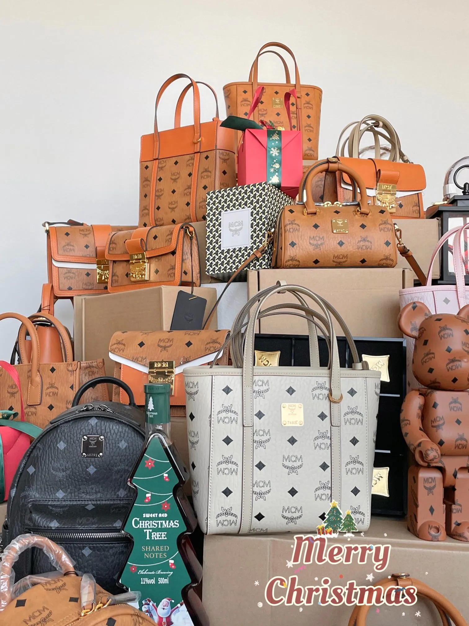 All Categories MCM Women's Bags Wallets MCM Collection