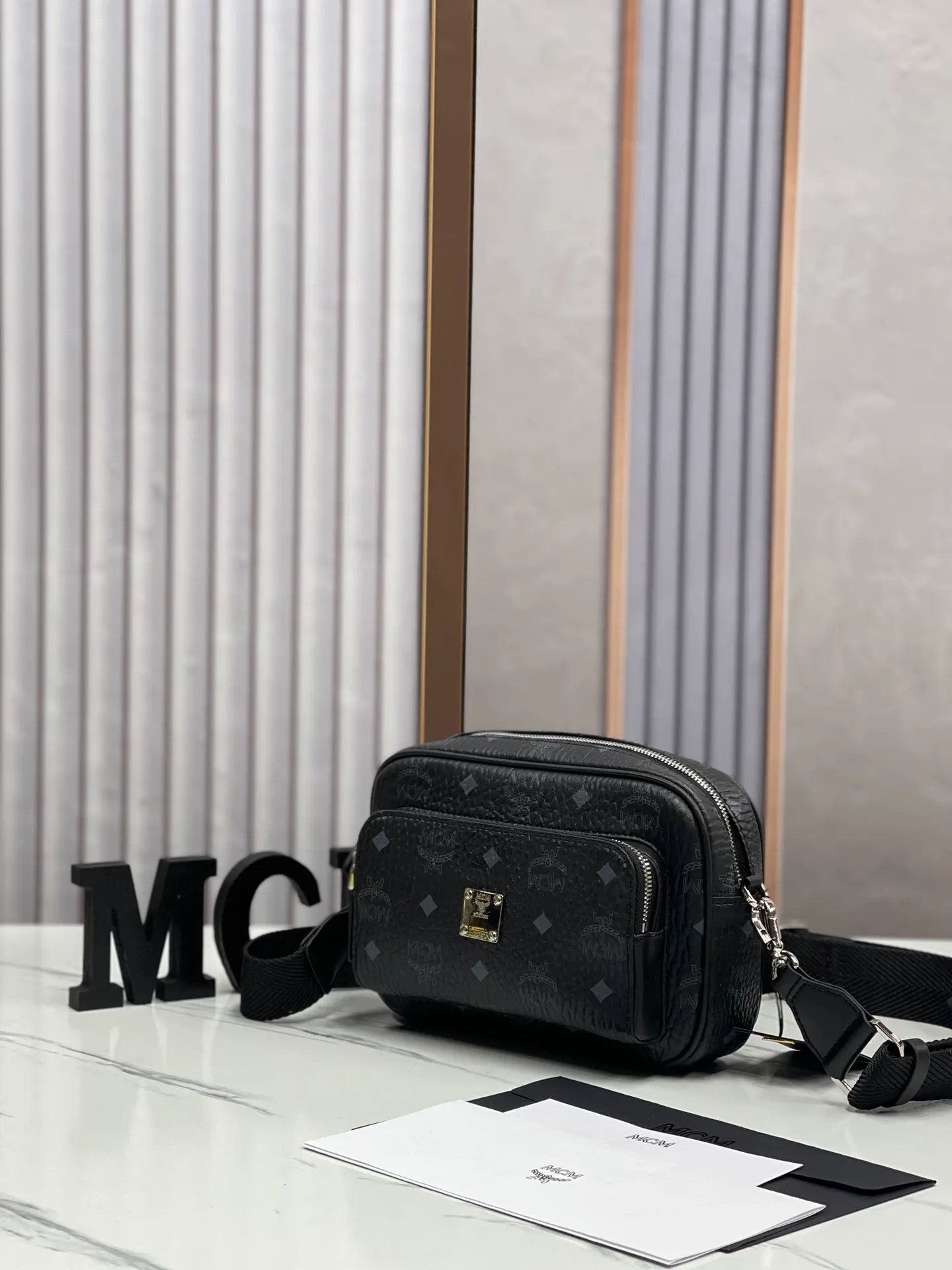 Batch 380 large size 💰MCM fully upgraded 🇰🇷with counter environmentally friendly ♻️ gift box 🎁 (upgraded version without dog accessories) camera bag. Shoulder bag ⚡ykk zipper / counter original customization (dust bag / Korean Lotte Duty Free Shop label ⚡🛃 Size: large 22X15X8. 🌸 Close