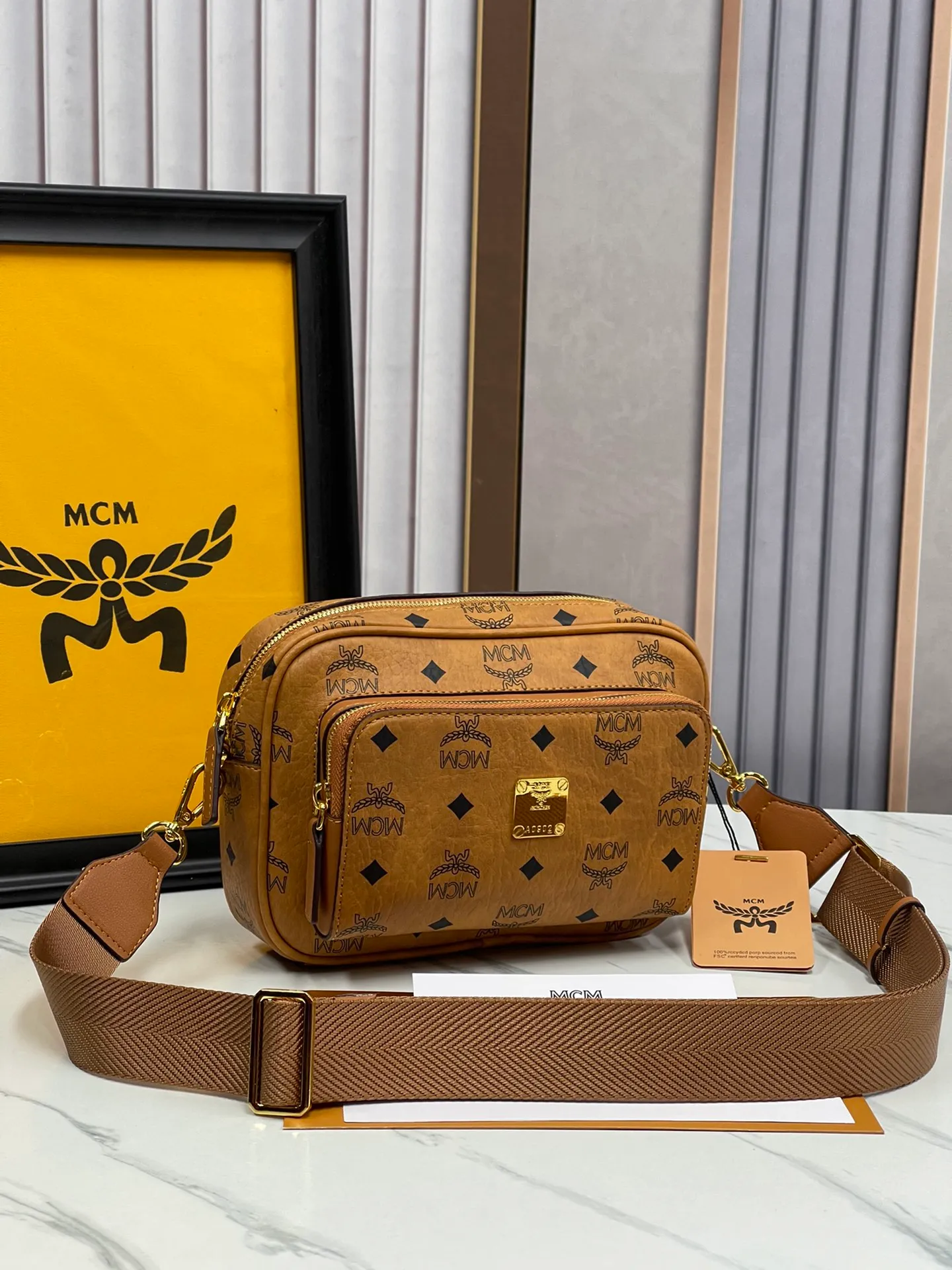P400¥ Large size💰MCM Upgraded version·High quality·🇰🇷With counter environmentally friendly ♻️gift box🎁(new upgraded version without dog accessories) camera bag. Shoulder bag⚡ykk slider zipper/counter original customization (dust bag/Korea Lotte Duty Free Shop label⚡🛃Size: large 22X15X8.🌸 Close