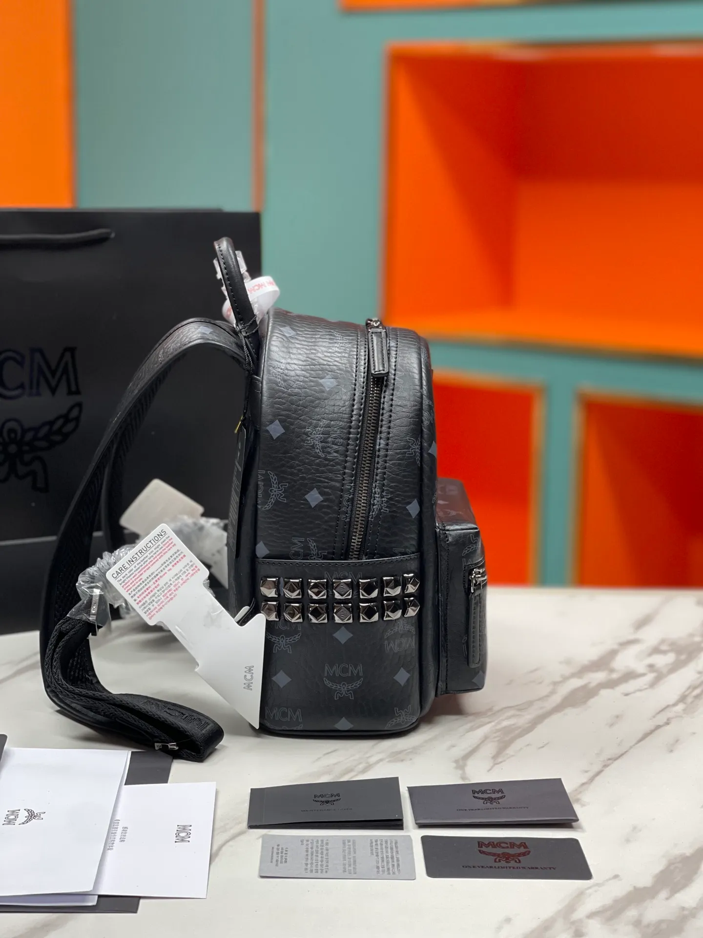 Factory running price 660💐Top original quality MCM side stud series [Exclusive real shot] Mini size coded M9003 piece is made of our signature Visetos coated canvas and lined with luxurious faux leather. The structured design has a spacious interior and pyramid rivet trim to add avant-garde style to your look. Size: The actual mini size is about 21X17X10.5