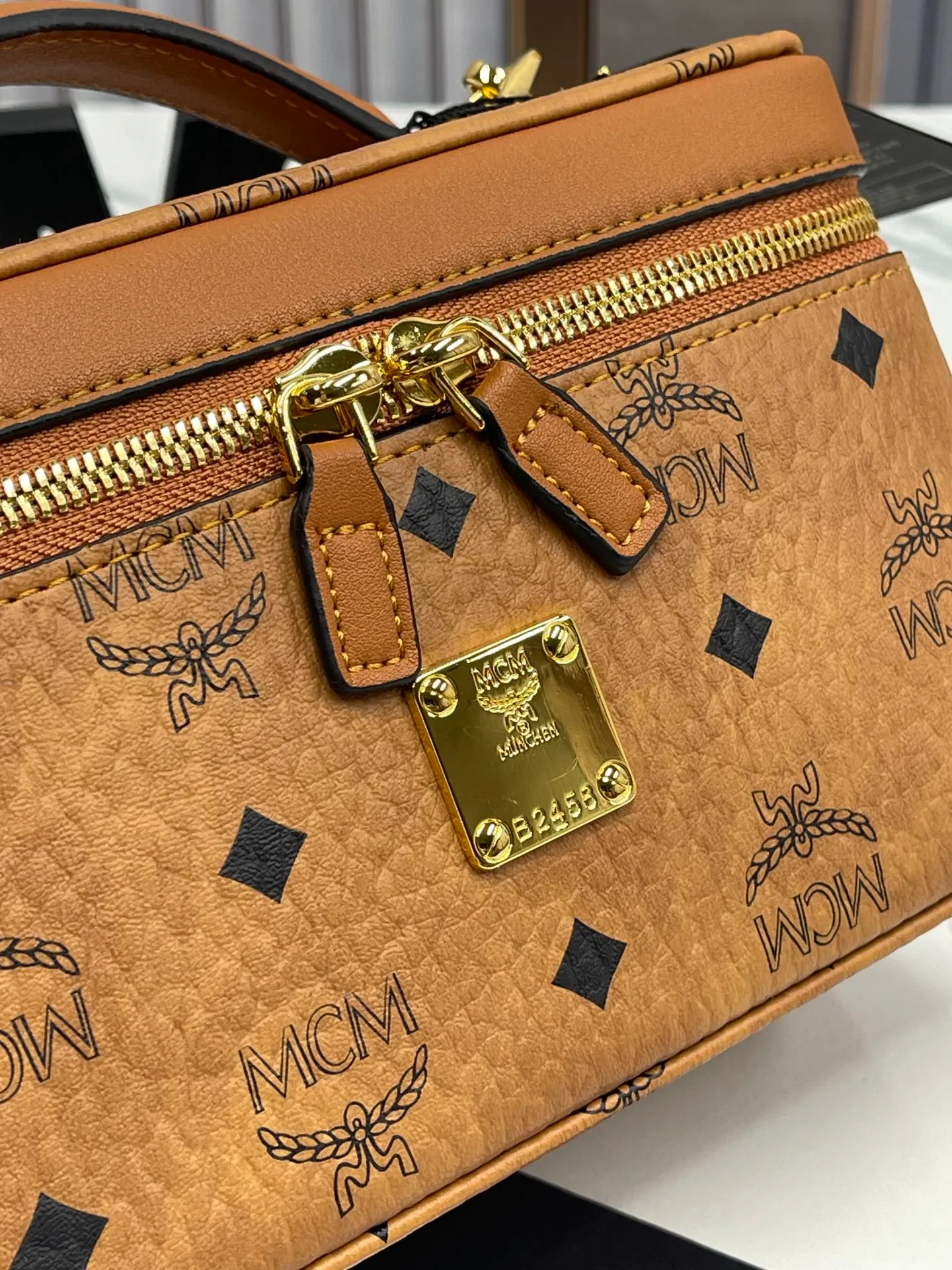 Batch 380💰 MCM Home🇰🇷New counter cosmetic case/handbag/shoulder bag⚡️With original box/original ykk slider zipper/counter original customization original suede lining⚡🌸🌸Size: 20x12x10cm🌺🌺🌺👒👒👒🌴🌴🌴