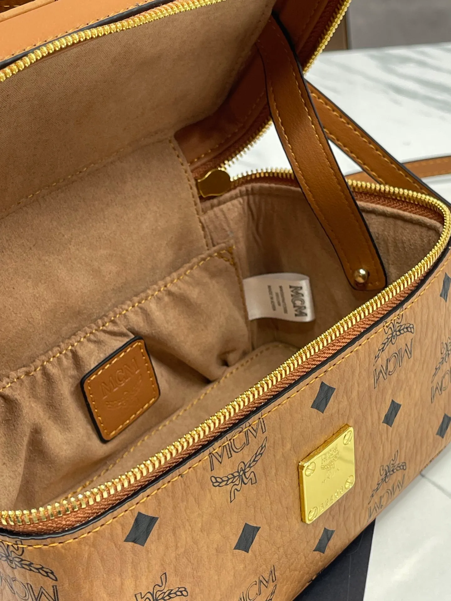 Batch 380💰 MCM Home🇰🇷New counter cosmetic case/handbag/shoulder bag⚡️With original box/original ykk slider zipper/counter original customization original suede lining⚡🌸🌸Size: 20x12x10cm🌺🌺🌺👒👒👒🌴🌴🌴
