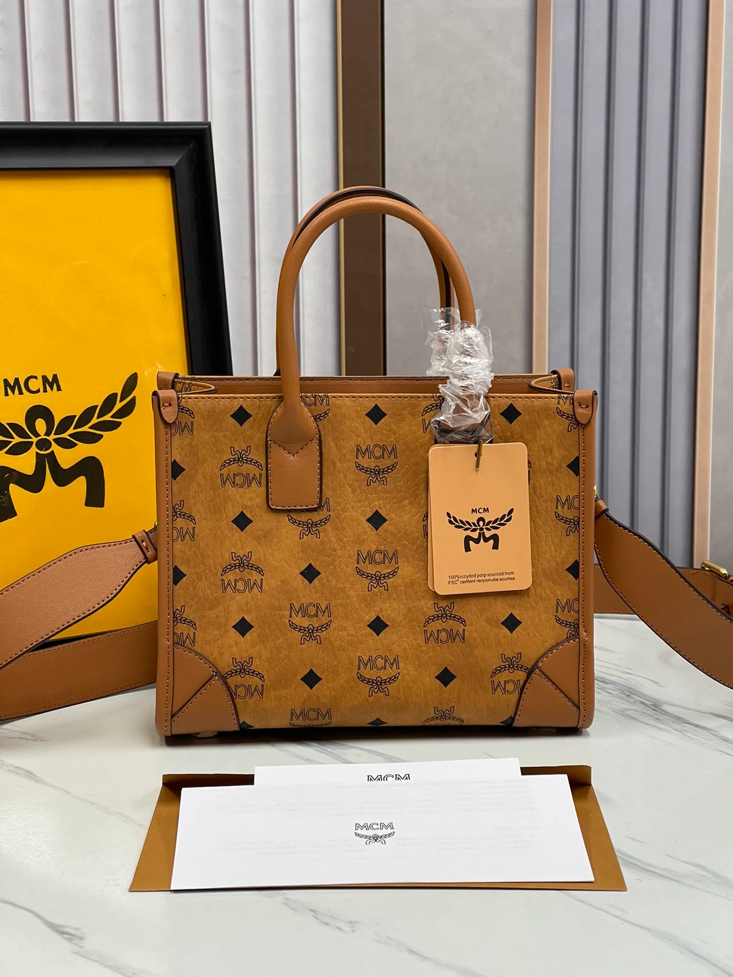 Batch 430💰MCM upgraded version·High quality💐 Packed in a gift box [Exclusive real shot] Model 051 small hand-held crossbody bag👜𝐝𝐩 Exclusive®️Presbyopia printed all over This small München handbag highlights the immortal spirit of the Bavarian capital. Form follows function, resulting in a bag with a sophisticated silhouette and a detailed, expandable interior with spacious compartments. The removable Visetos clutch becomes a hidden surprise and can be used alone as a companion bag for short trips. Carry this bag in your hand via the soft leather handles, or wear it with the leather shoulder strap for sophisticated hands-free functionality. Size: 24*11*19cm Shoulder strap: 96-112cm detachable Handle: Drop length 7cm Opening and closing: Hook and button opening Color: Cognac