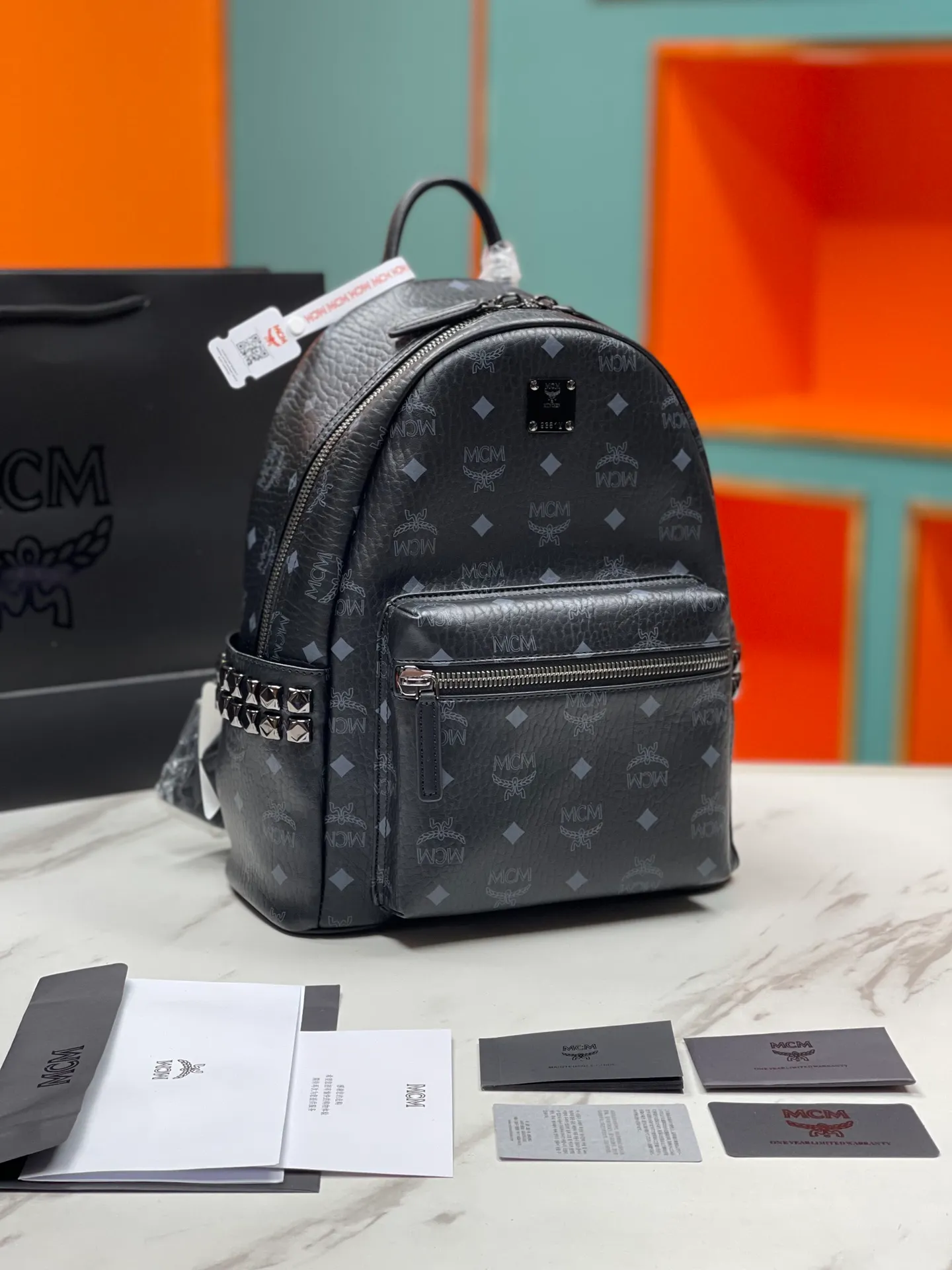Factory running price 700💐Top original quality MCM side stud series [Exclusive real shot] Code M9002 is made of our signature Visetos coated canvas and lined with luxurious faux leather. The structured design has a spacious interior and pyramid rivet trim to add avant-garde style to your look. Size: Actual small size is about 26X33X12.5
