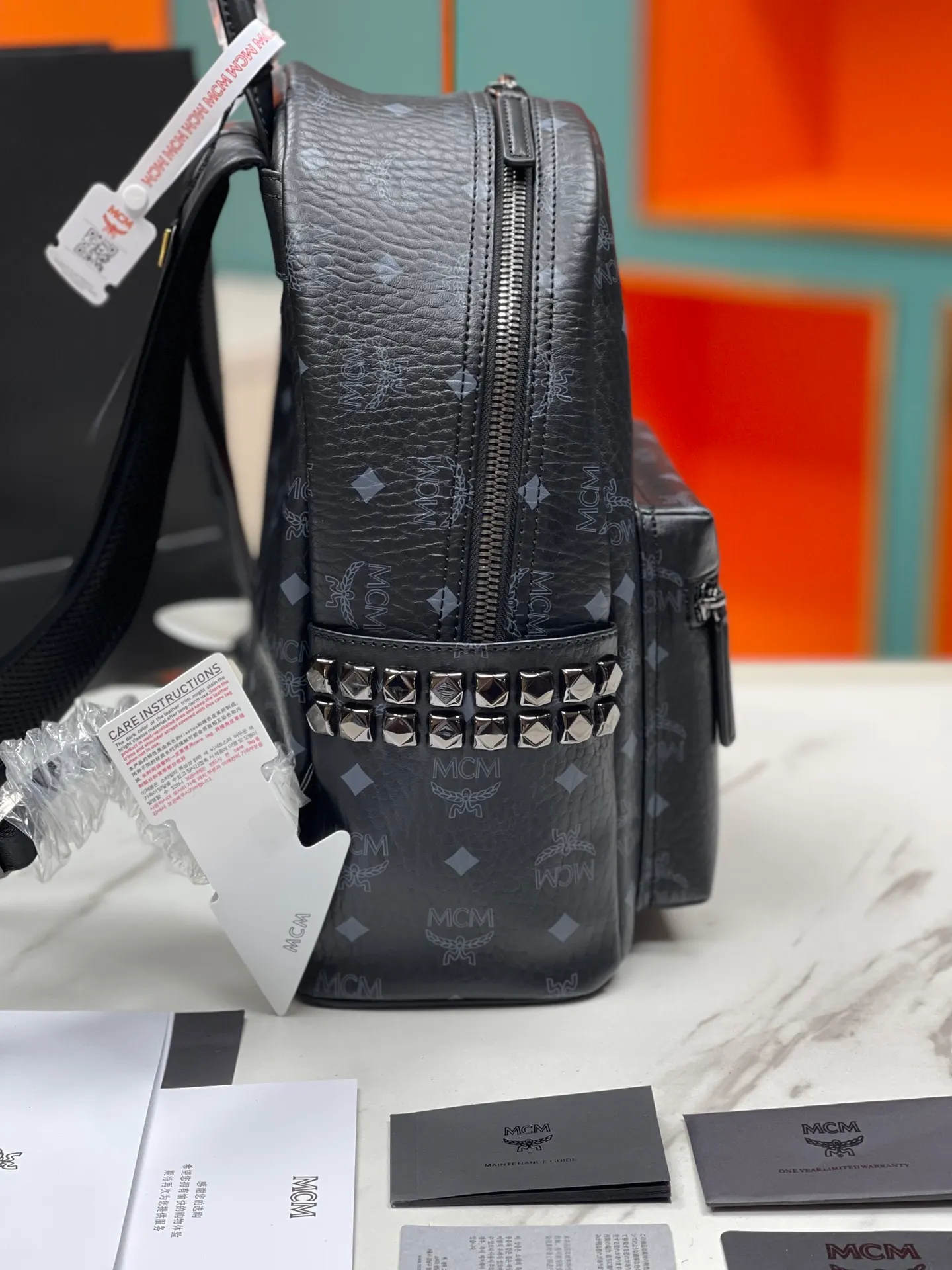 Factory running price 700💐Top original quality MCM side stud series [Exclusive real shot] Code M9002 is made of our signature Visetos coated canvas and lined with luxurious faux leather. The structured design has a spacious interior and pyramid rivet trim to add avant-garde style to your look. Size: Actual small size is about 26X33X12.5