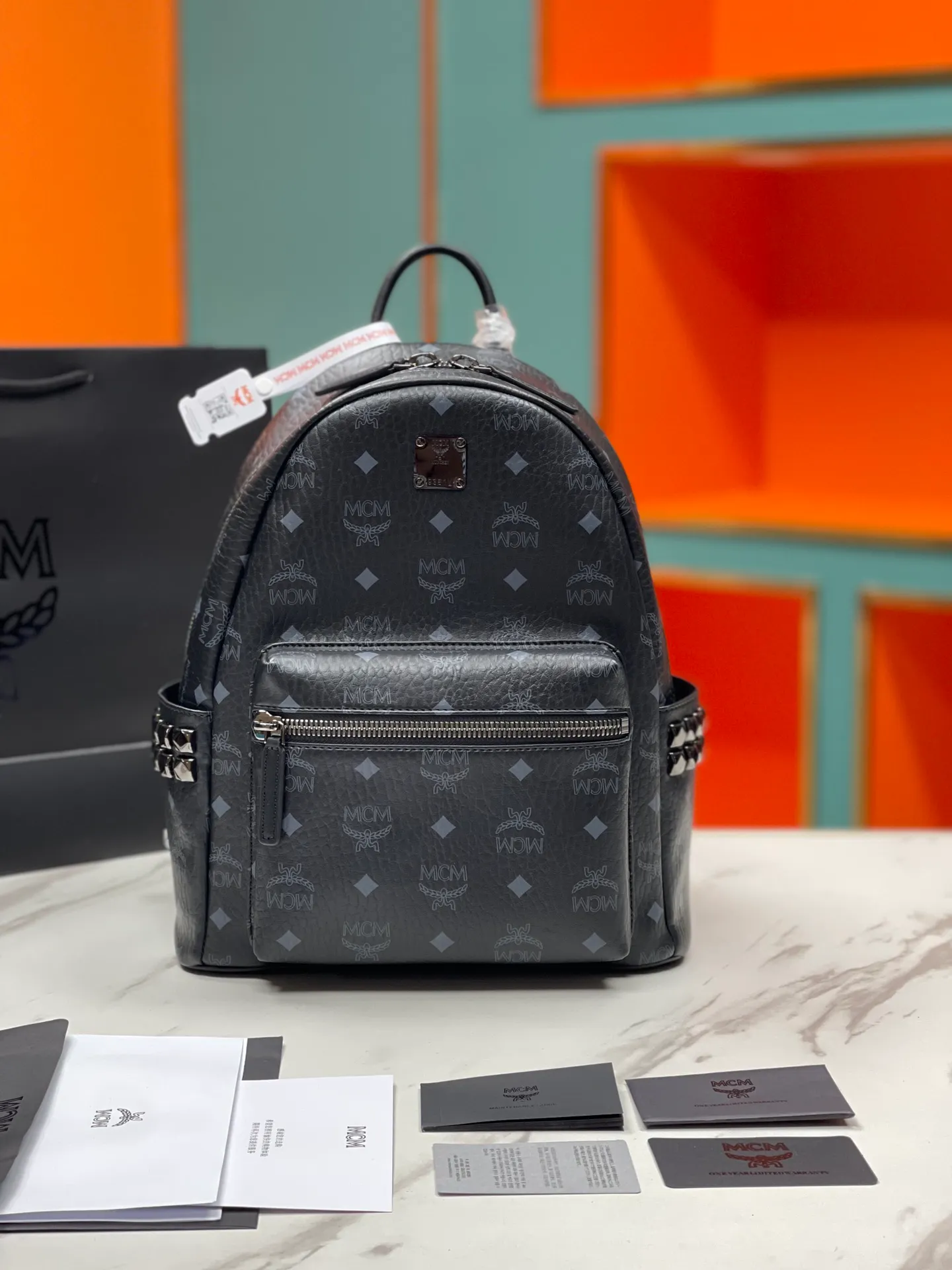 Factory running price 700💐Top original quality MCM side stud series [Exclusive real shot] Code M9002 is made of our signature Visetos coated canvas and lined with luxurious faux leather. The structured design has a spacious interior and pyramid rivet trim to add avant-garde style to your look. Size: Actual small size is about 26X33X12.5