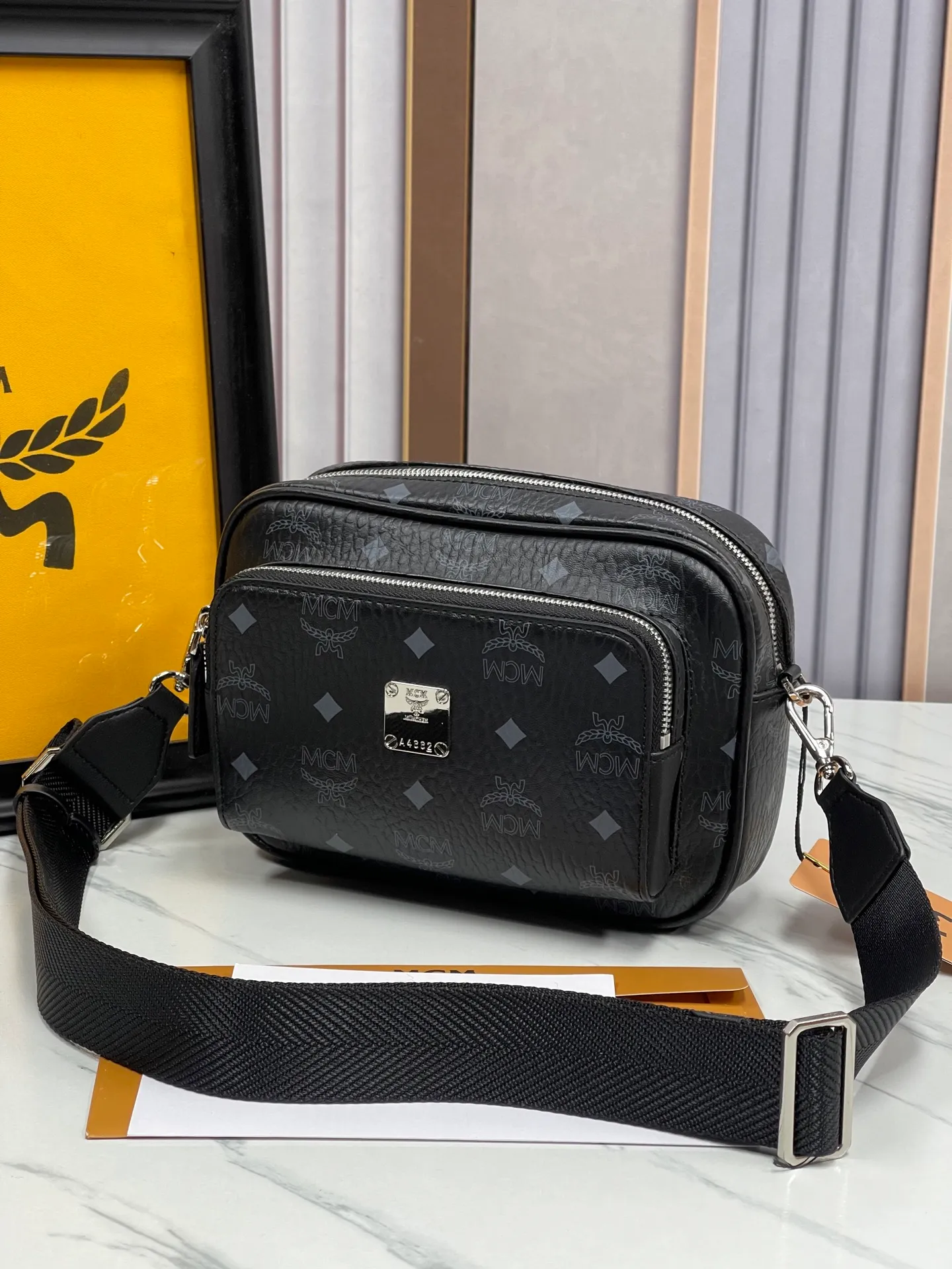 P400¥💰MCM Upgraded version·High quality🇰🇷With counter environmentally friendly ♻️gift box🎁(Upgraded version without dog accessories) camera bag. Shoulder bag ⚡ykk zipper/counter original customization (dust bag/Korea Lotte Duty Free Shop label⚡🛃Size: Large 22X15X8.🌸 Close