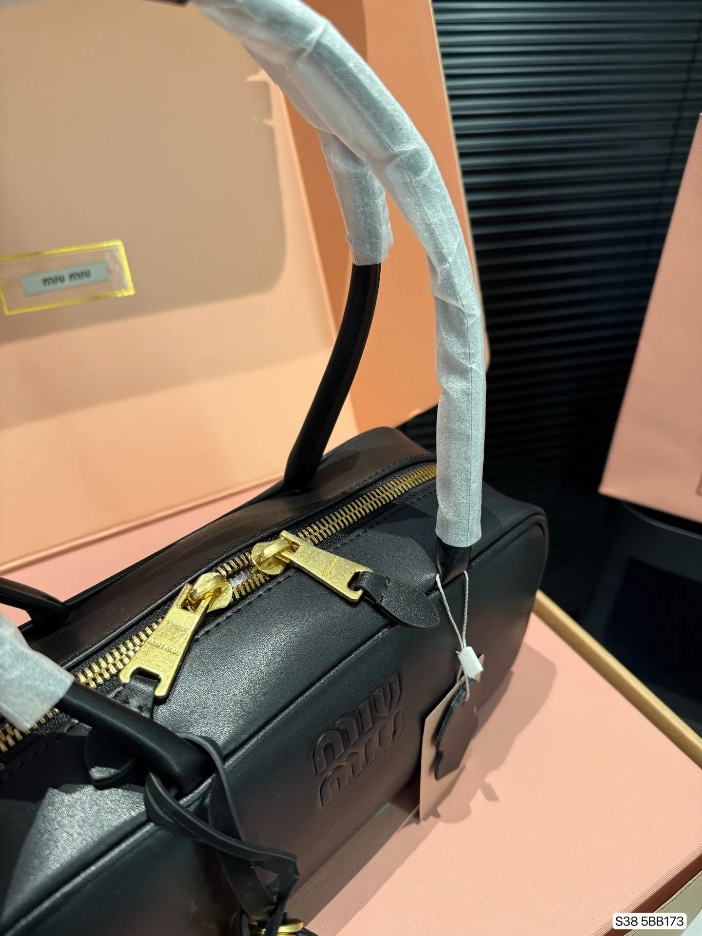 All categories Official website "Brand Women's Bags" Women's Bags 💙 miumiu 2025 new MIUMIU handbags