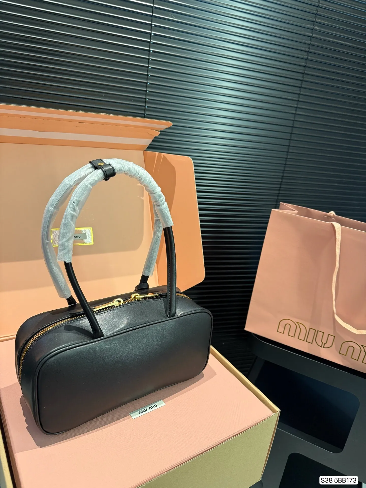 All categories Official website "Brand Women's Bags" Women's Bags 💙 miumiu 2025 new MIUMIU handbags