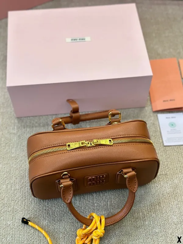 All Categories Official Website "Brand Women's Bags" Women's Bags 💙 miumiu 2024 official website new MIUMIU crossbody bag
