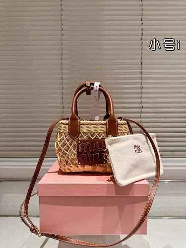 All categories Official website "Brand Women's Bags" Women's Bags 💙 miumiu 2025 new miumiu bowling bag