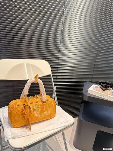 All categories Official website "Brand Women's Bags" Women's Bags 💙 miumiu 2024 new MIUMIU bowling handbag