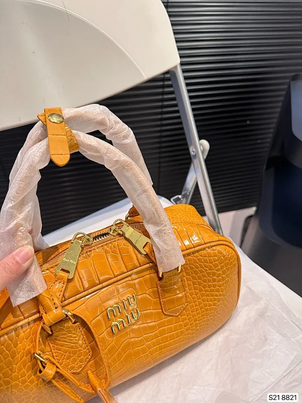 All categories Official website "Brand Women's Bags" Women's Bags 💙 miumiu 2024 new MIUMIU bowling handbag