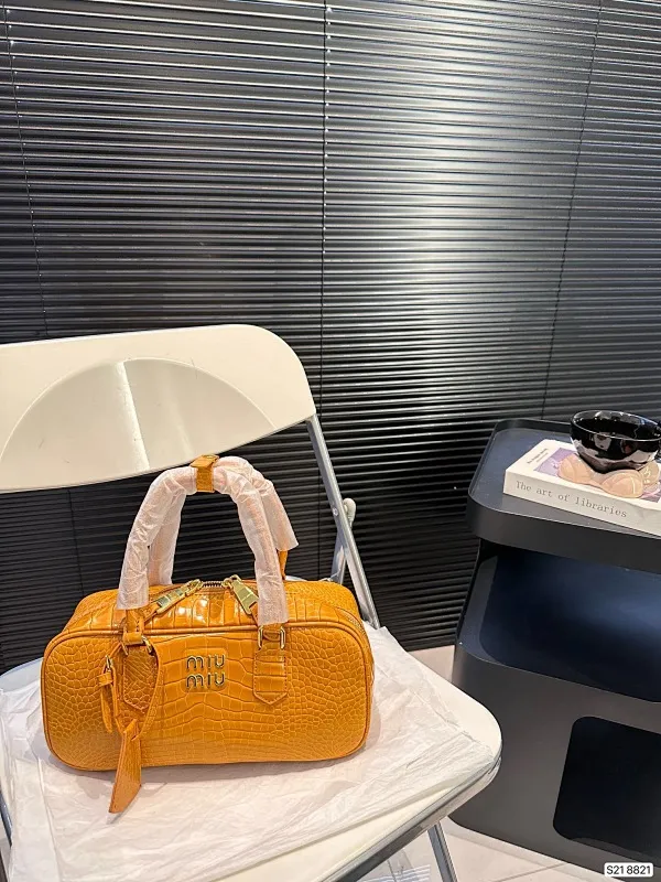 All categories Official website "Brand Women's Bags" Women's Bags 💙 miumiu 2024 new MIUMIU bowling handbag