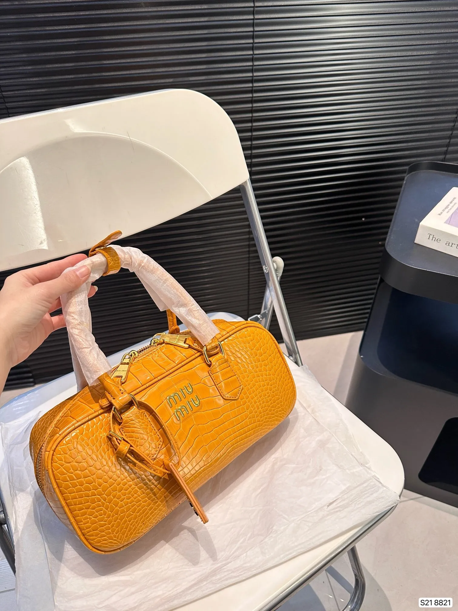 All categories Official website "Brand Women's Bags" Women's Bags 💙 miumiu 2024 new MIUMIU bowling handbag