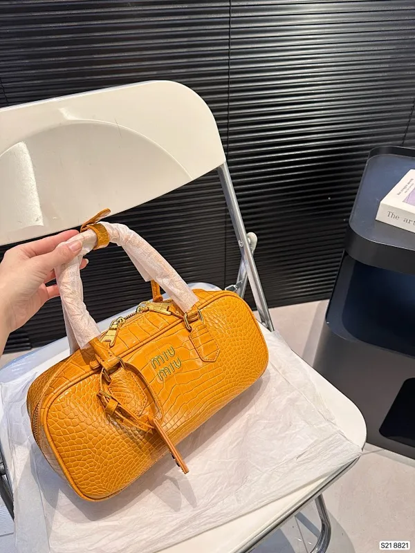 All categories Official website "Brand Women's Bags" Women's Bags 💙 miumiu 2024 new MIUMIU bowling handbag