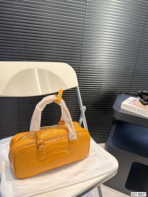 All categories Official website "Brand Women's Bags" Women's Bags 💙 miumiu 2024 new MIUMIU bowling handbag