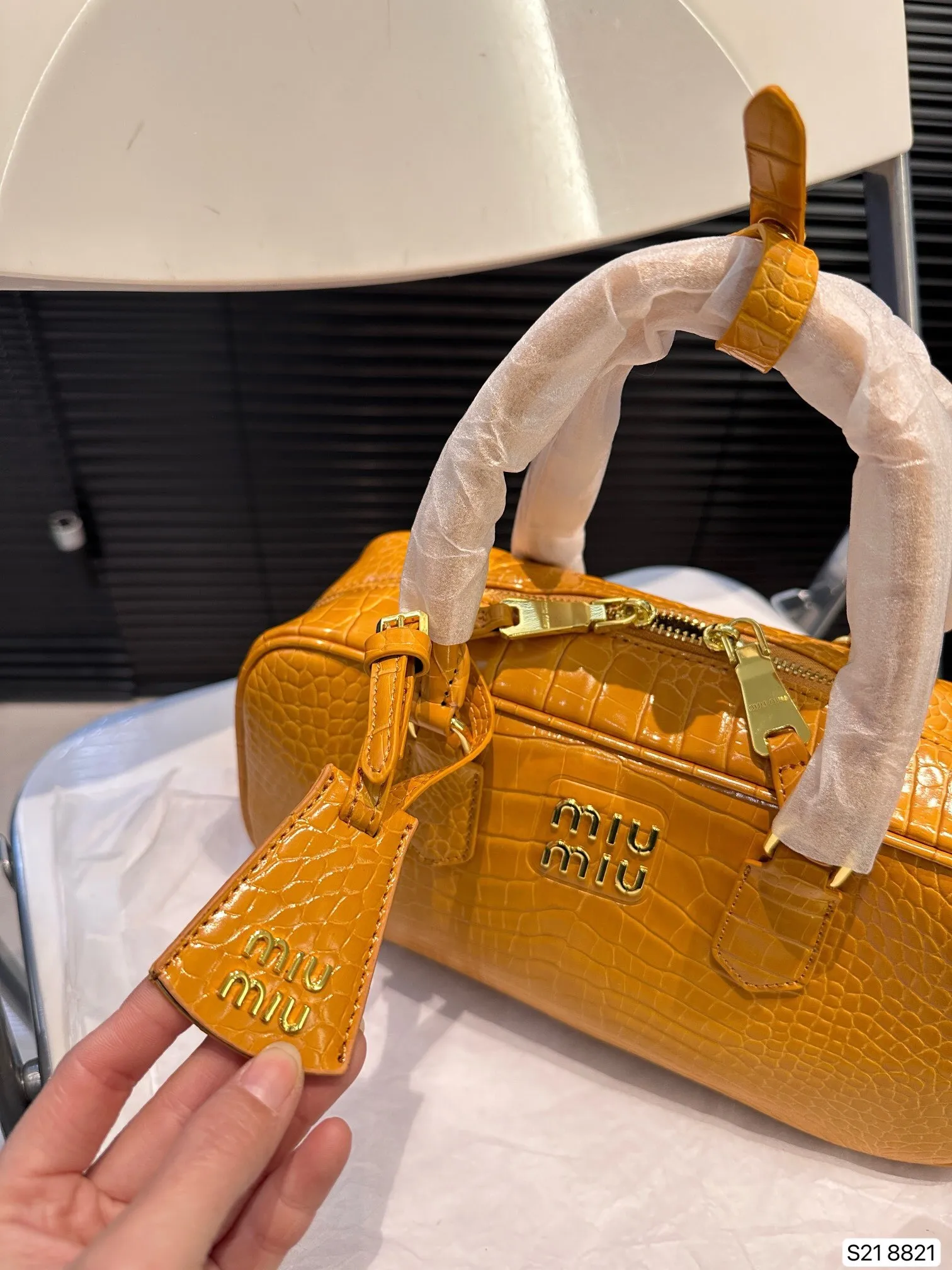 All categories Official website "Brand Women's Bags" Women's Bags 💙 miumiu 2024 new MIUMIU bowling handbag
