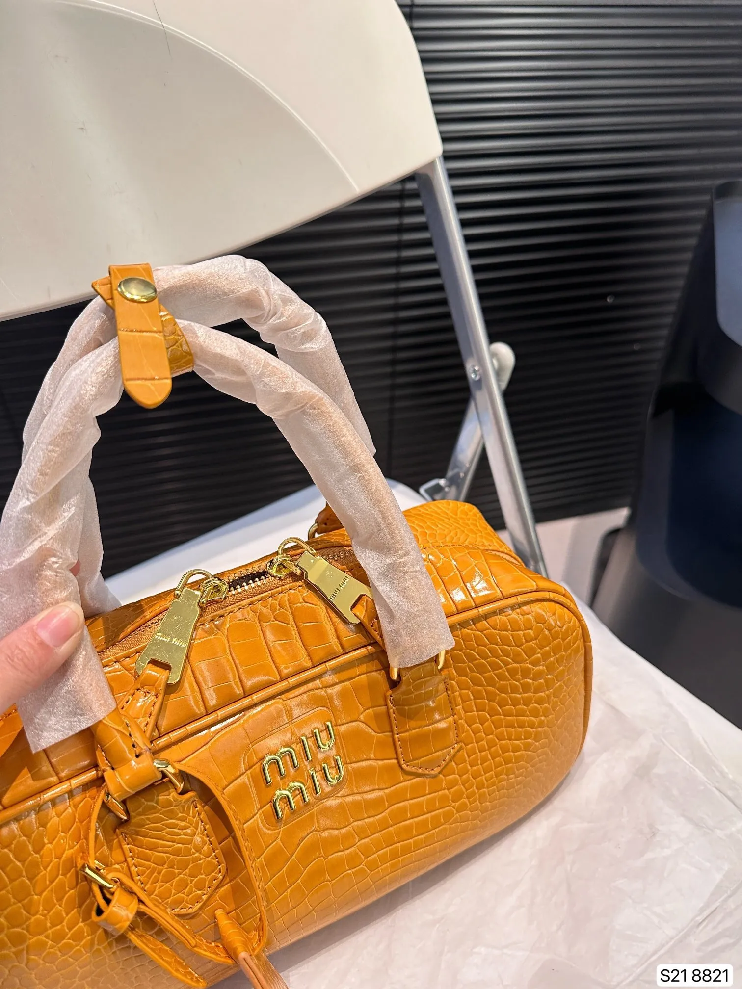 All categories Official website "Brand Women's Bags" Women's Bags 💙 miumiu 2024 new MIUMIU bowling handbag