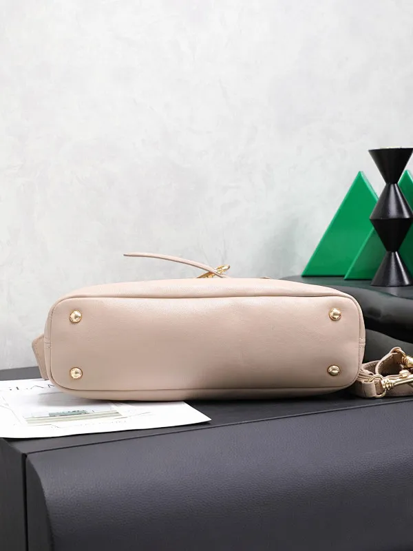 All categories Official website "Brand Women's Bags" Women's Bags 💙 miumiu 2026 new MIUMIU handbags