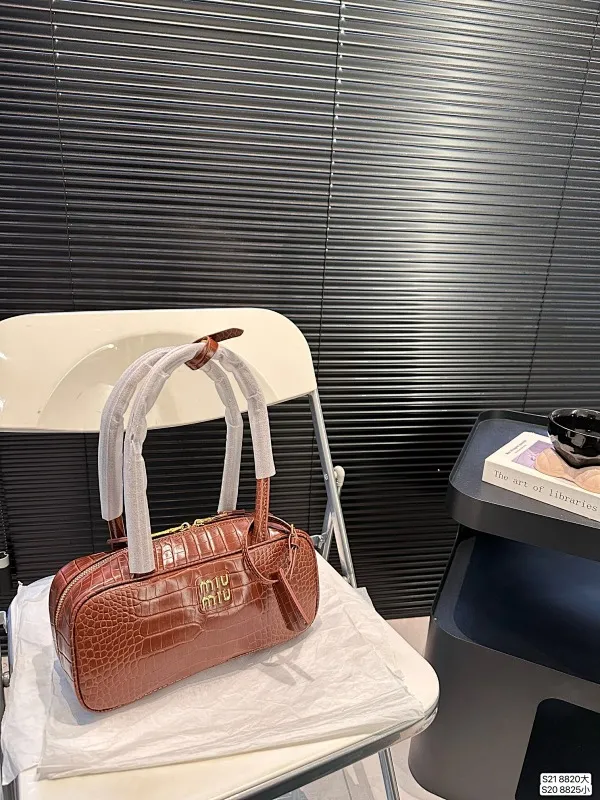 All categories Official website "Brand Women's Bags" Women's Bags 💙 miumiu 2024 new MIUMIU bowling handbag