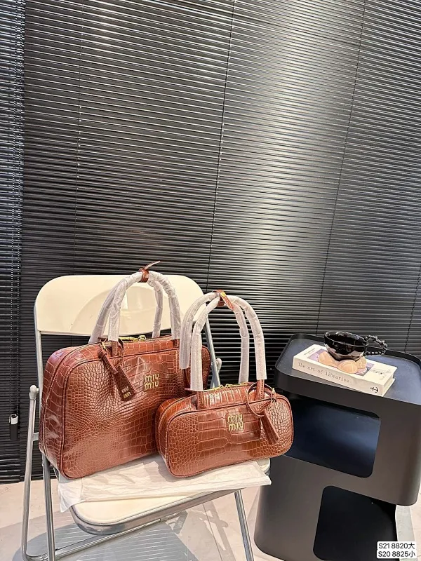 All categories Official website "Brand Women's Bags" Women's Bags 💙 miumiu 2024 new MIUMIU bowling handbag