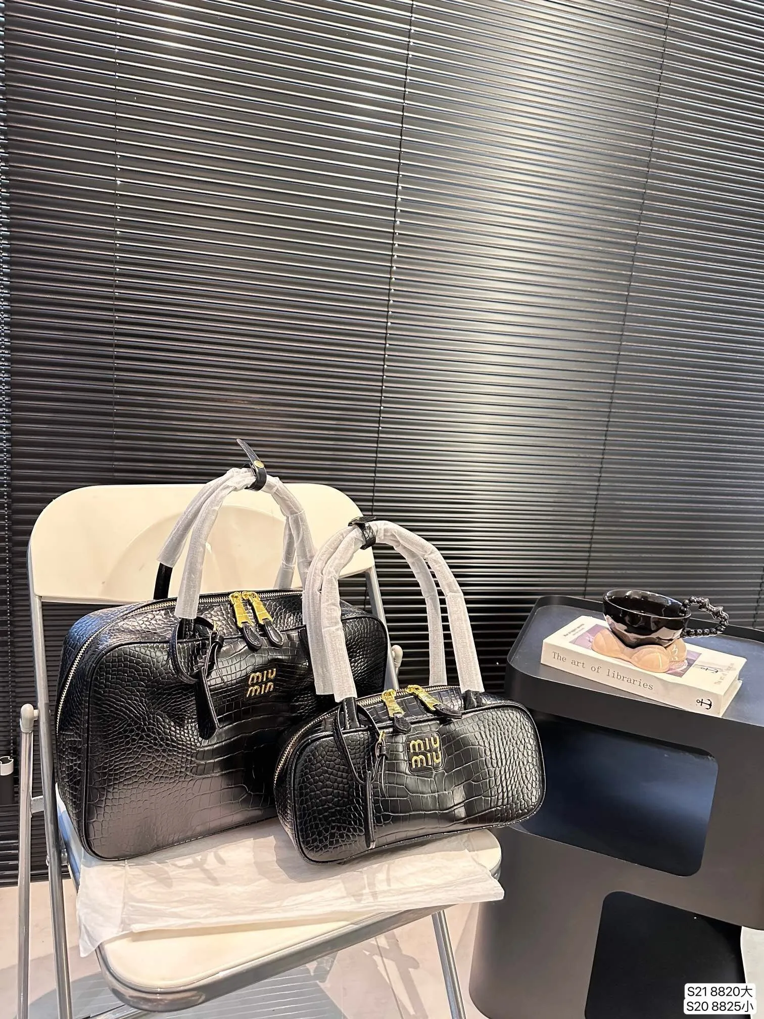 All categories Official website "Brand Women's Bags" Women's Bags 💙 miumiu 2024 new MIUMIU bowling handbag