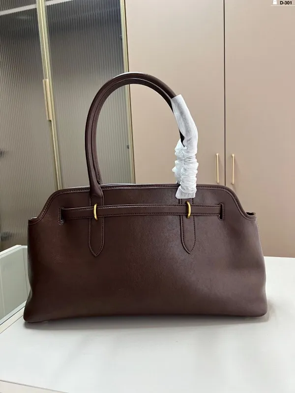 All categories Official website "Brand Women's Bags" Women's Bags 💙 miumiu 2025 new MIUMIU handbags