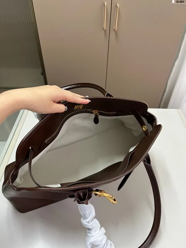 All categories Official website "Brand Women's Bags" Women's Bags 💙 miumiu 2025 new MIUMIU handbags