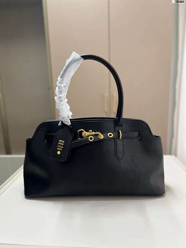 All categories Official website "Brand Women's Bags" Women's Bags 💙 miumiu 2025 new MIUMIU handbags