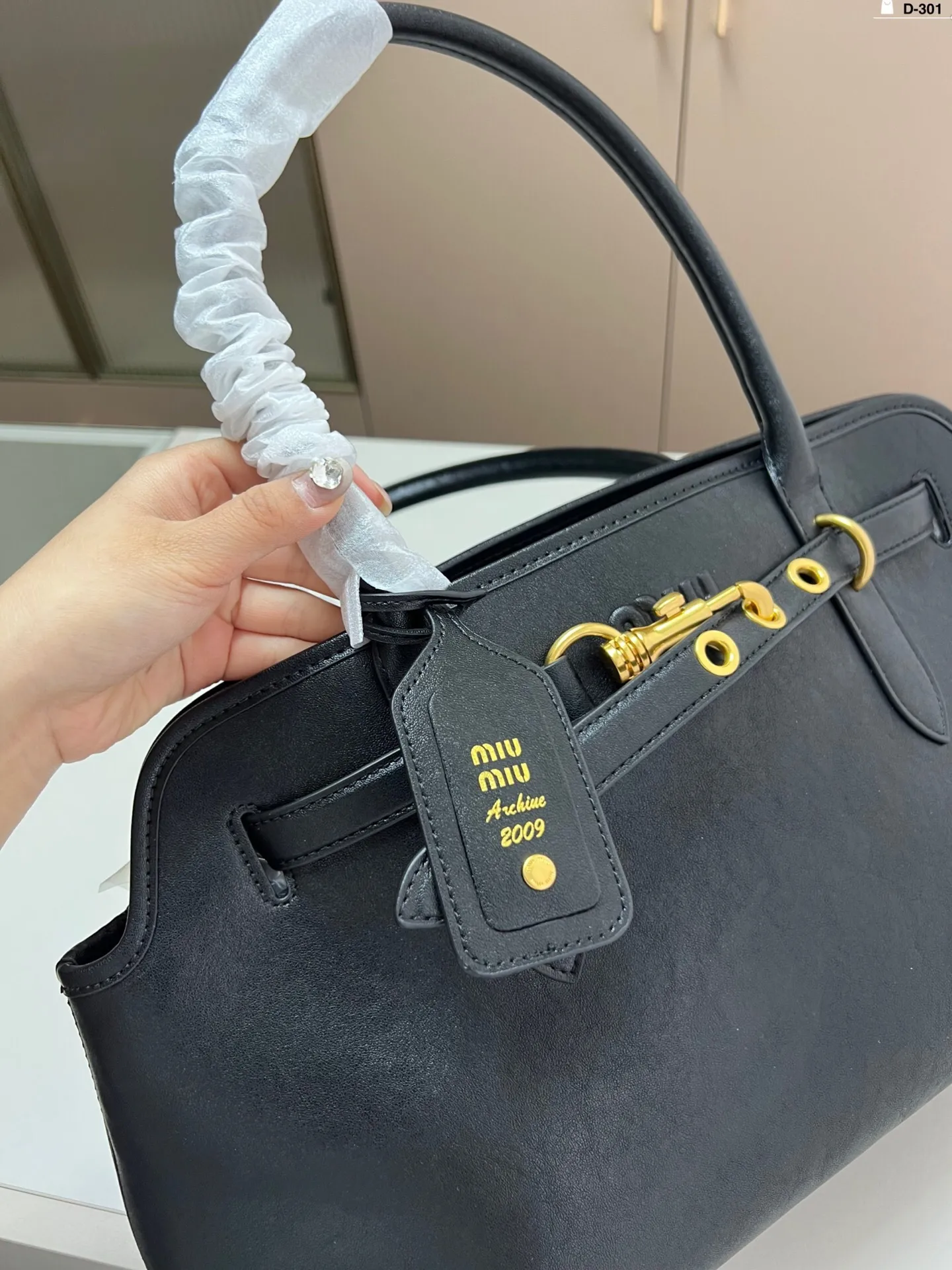All categories Official website "Brand Women's Bags" Women's Bags 💙 miumiu 2025 new MIUMIU handbags
